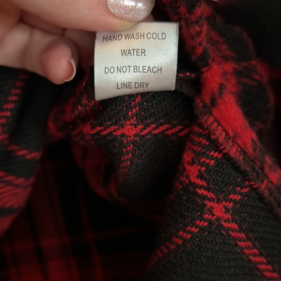 Super soft, lighter weight red and black plaid jacket ❤️🖤 - Picture 7 of 7